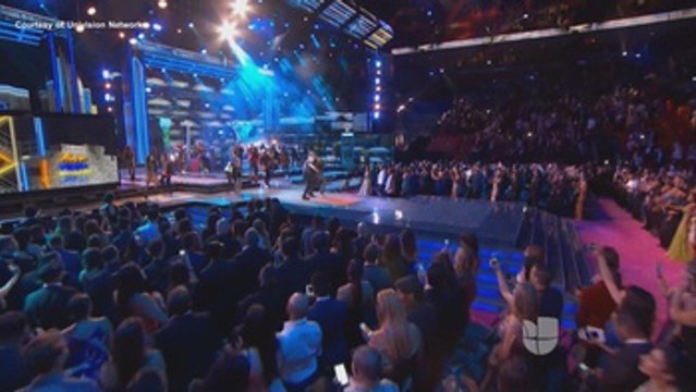 J Balvin repite como artista del año en unos Premios Lo Nuestro muy políticos