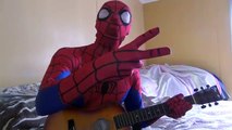 Spiderman Playing Guitar In Real Life super héroe de Película Funny los Superhéroes, Spiderman Movie IR