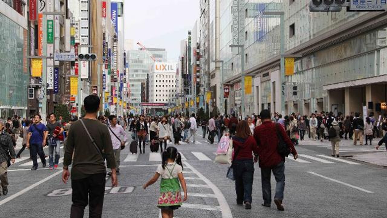On est vendredi, les Japonais sont incités à partir du travail à 15h
