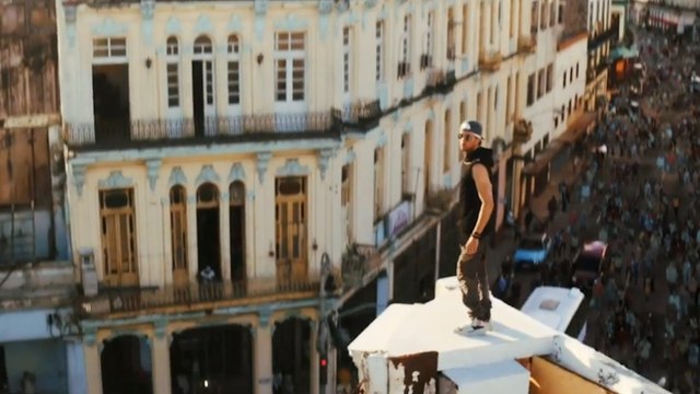 Enrique Iglesias estrena videoclip 'Súbeme la radio'