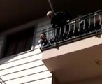 Kafası Balkon Demirlerine Sıkıştı