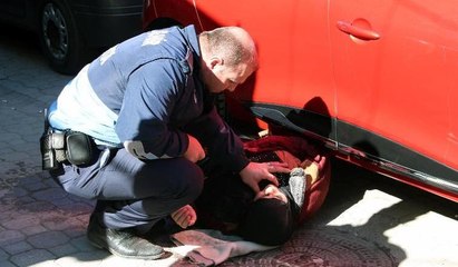 Dilenci önce kaçtı sonra bayılma numarası yaptı