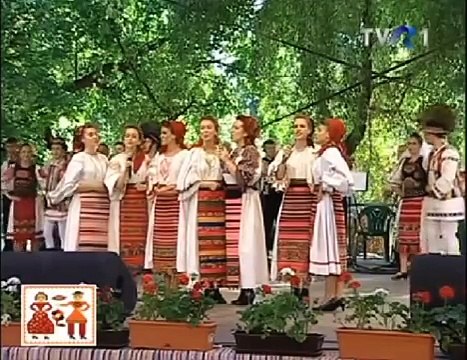 Grupul vocal Valeria Peter Predescu - La casuta d'anga vale (Muzici si traditii-n Cismigiu 2013)