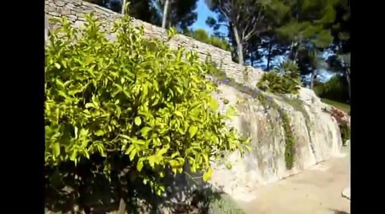 VILLA LA CADIERE T8 de 160 m2 Emplacement exceptionnel 8900 m² de terrain - Rare a la vente
