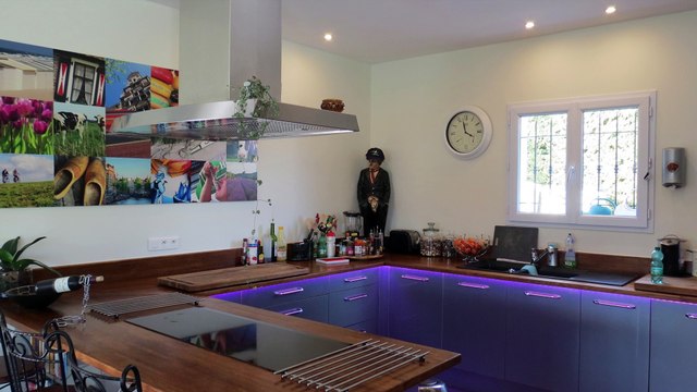 VENTE Maison PROVENCALE à Mandelieu-La-Napoule - 227 m² sur jardin paysager de 1512 m² avec piscine