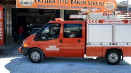 Adıyaman Besni'de Alev Alan Otomobilde Hasar Oluştu
