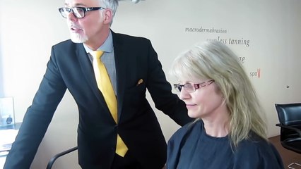 Elle rajeunit, après avoir coupé et transformé ses cheveux si longs et gris