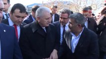 Başbakan Binali Yıldırım Cuma Namazı Sonrası Esnafı Ziyaret Ederek Vatandaşlarla Sohpet Etti