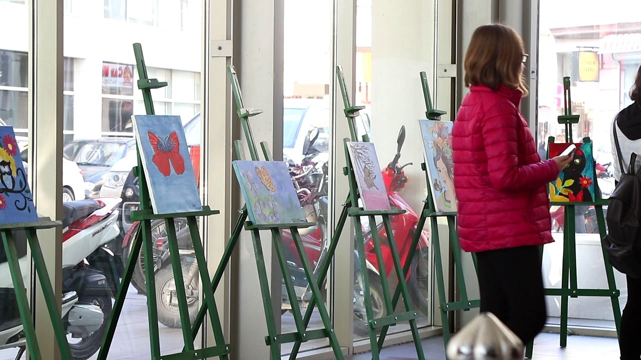 Akhisar Belediyesi Sanat Atölyesi Çocuk Resim Sergisi açıldı