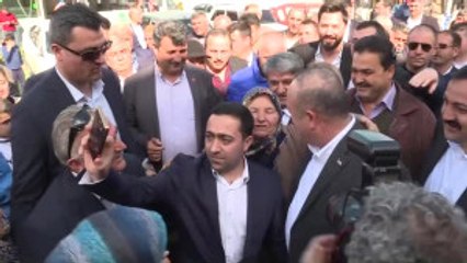 Çavuşoğlu, Döşemealtı'nda Pazar Esnafını Ziyaret Etti
