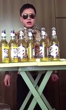 Regardez comment on fait pour boire 6 bières en même temps