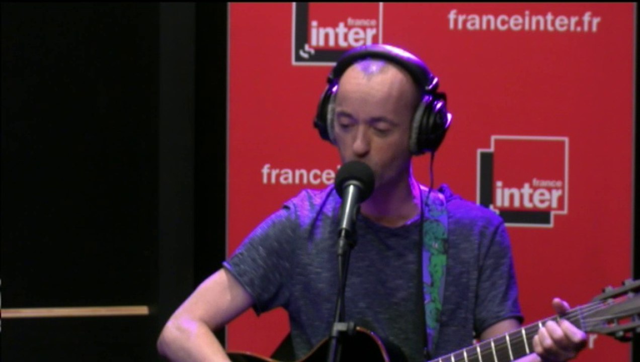 Y a plein de cheveux tout pollués - La chanson de Frédéric Fromet