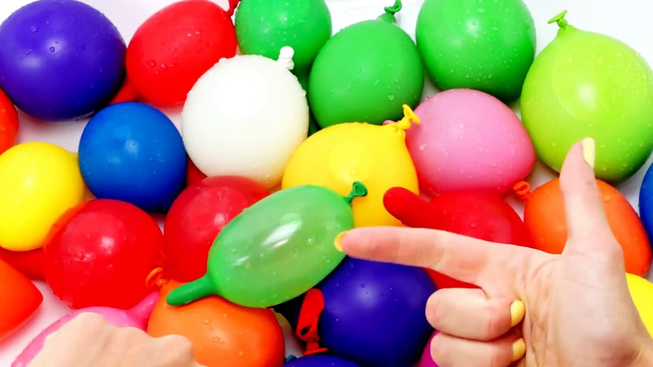 Finger Family Song Baby Nursery Rhymes for Kids Learn Colors With Wet Water Balloons Poppi