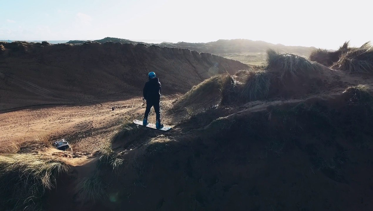 Jeep Renegade Desert Hawk conquers UK's largest sand dunes
