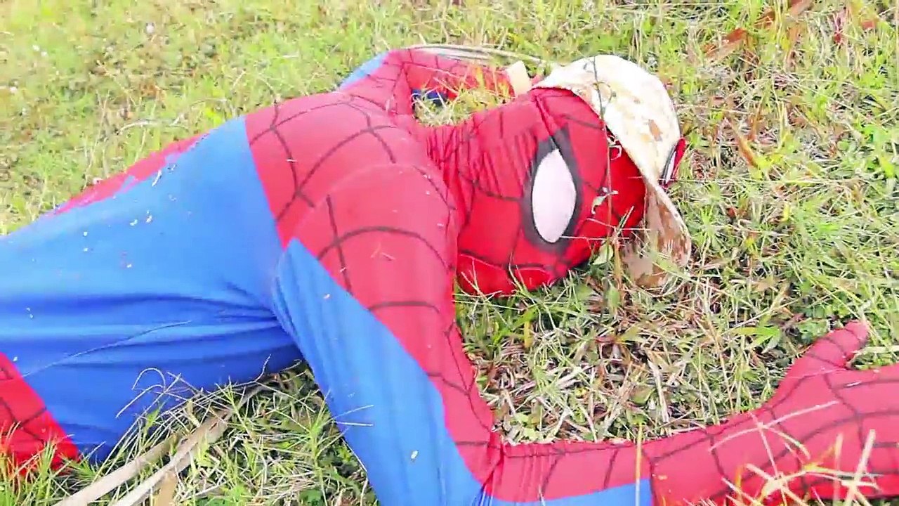 Frozen Elsa Spiderman Go Back At The School w_ Bad DeadPool Joker Naughty Real Life Superheroes IRL
