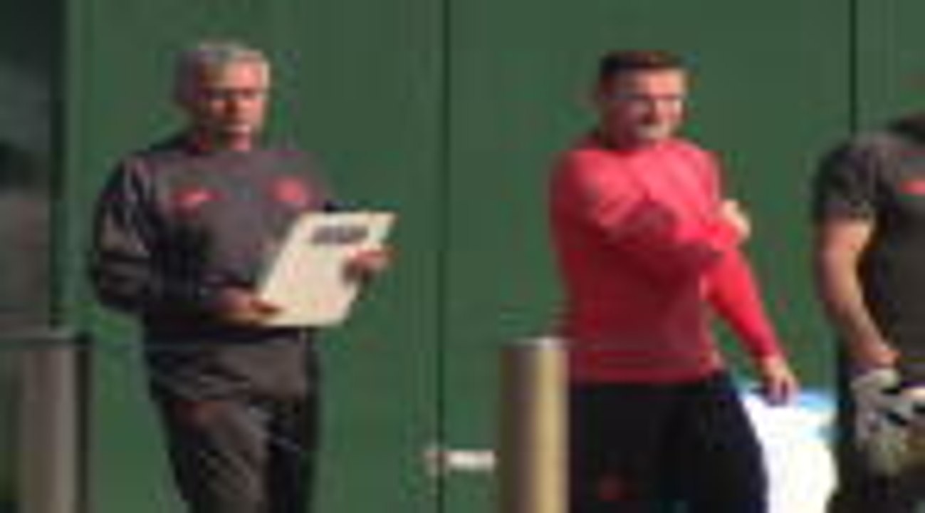 Rooney will help Man United fight for trophies - Mourinho