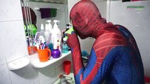 Spiderman vs Joker vs Huevos Sorpresa w/ Divertida película de Superhéroes de la vida real
