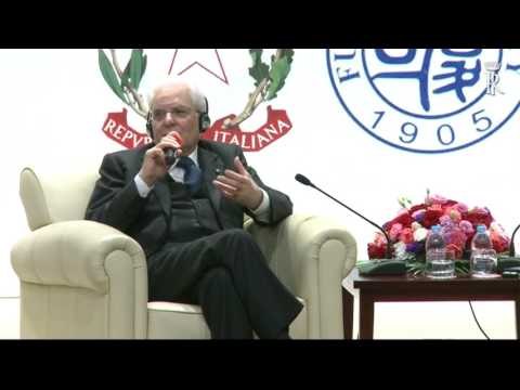 Cina - Mattarella risponde alle domande degli studenti a Shanghai (24.02.17)