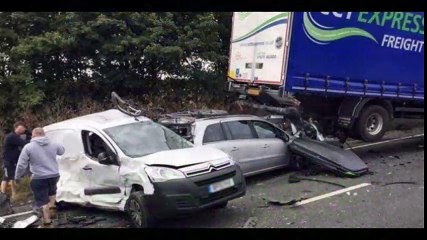 سائق شاحنة بريطاني يلهو بهاتفه النقال و يقتل أم و 3 أطفال