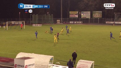 Lejeune qui se détend pour sortir ce ballon