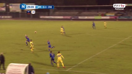 Sissoko qui centre après avoir éliminé Puygrenier, mais centre détourné en corner