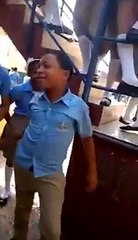 Le llaman el nieto de bulin 47 y se burla de todo el mundo imitando al personaje