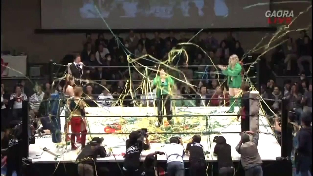 Kellie Skater and Tomoka Nakagawa vs. Hikaru Shida and Kaho Kobayashi in OZ Academy on 12/4/14