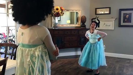 Frozen Elsa y Anna pierden su cabello! Spiderman y los Maléficos: Divertido Superhéroes en la vida real