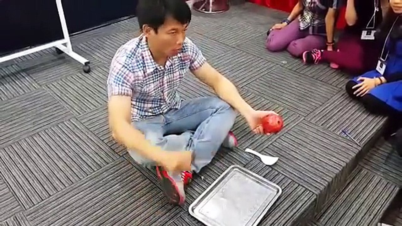 Cách tách hạt lựu nhanh