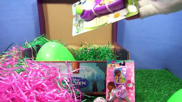 Disney FROZEN Toys in Giant Hatching Surprise Egg with Kids in Frozen Costumes Playing Vid