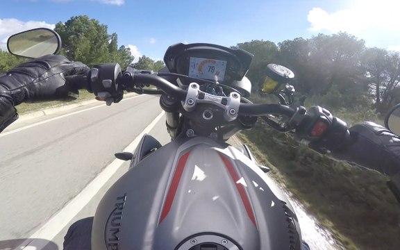 MC Commute - 2017 Triumph Street Triple RS at Catalunya!