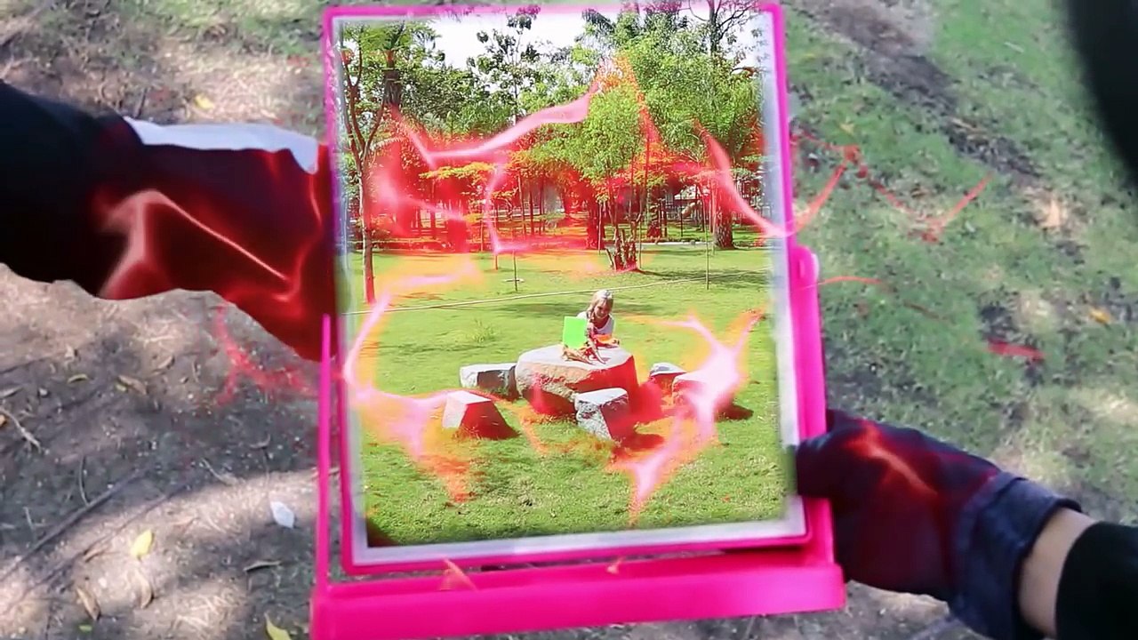 Spiderman Frozen Elsa Prank VALENTINE Harley Quinn Vampire Superman Batman Superhero in real life-XVxW2MELQbo