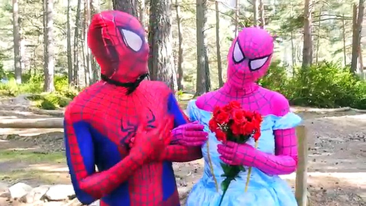 Frozen Elsa Becomes SpiderElsa! w/ Spiderman, Pink Spidergirl, Mermaid & Joker in Jail Sup