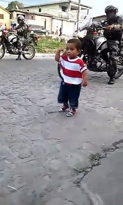 garotinho fofo
