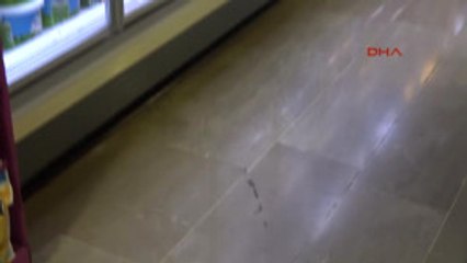 Dikkatsiz Müşteri Marketin Ortasında 13 Bin TL Bırakıp Gitti