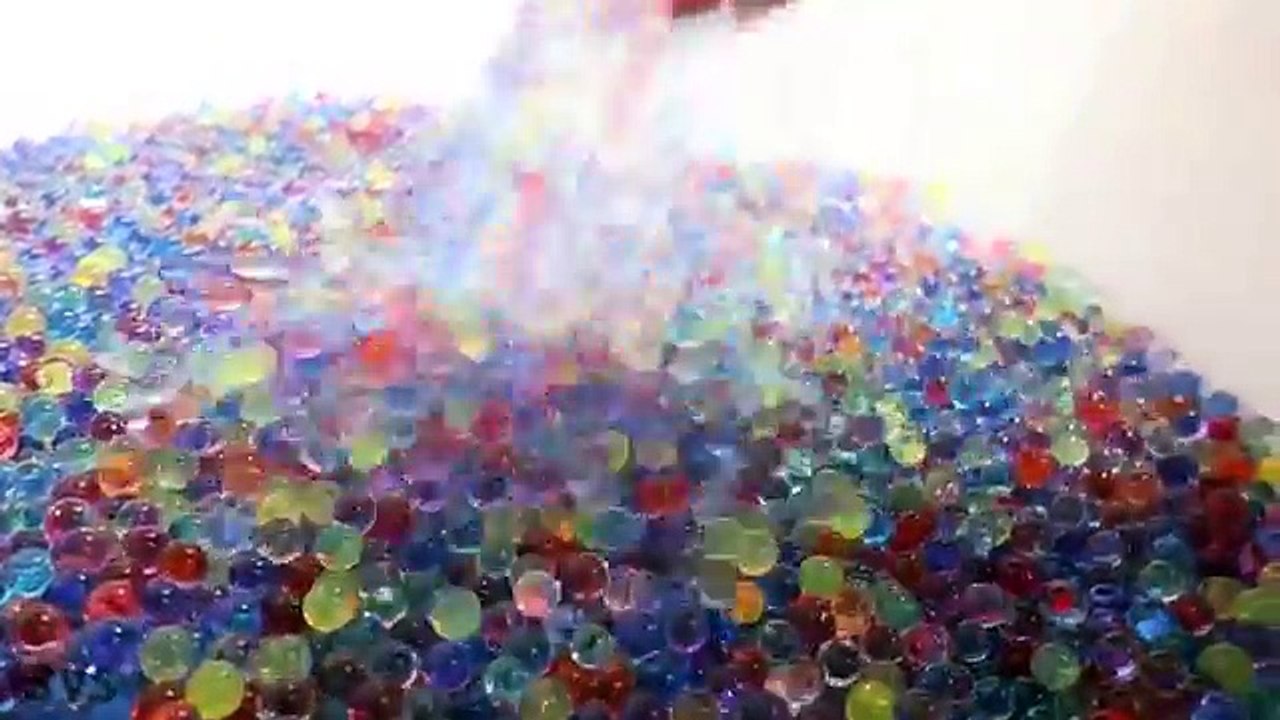 FROZEN ELSA vs ORBEEZ BATH vs SPIDERMAN w/ Joker Giant Candy Bubble Gum Funny Superhero Co