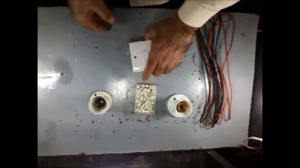 ربط دائرة كهربائيه على التوازي باستعمال الاسلاك المفرده