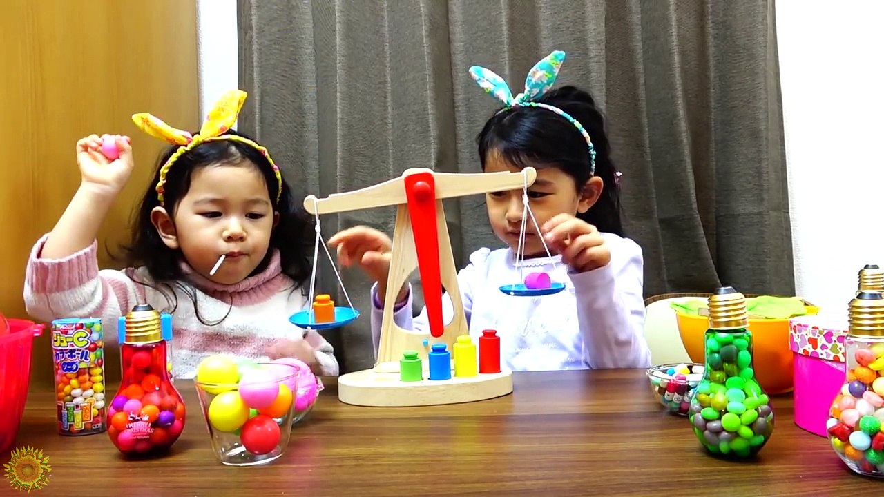 木の天秤ばかりで重さ比べ☆遊んでみたよ！おもちゃ 比べる 楽しい♡himawari-CH-IZNDLnSDqY4