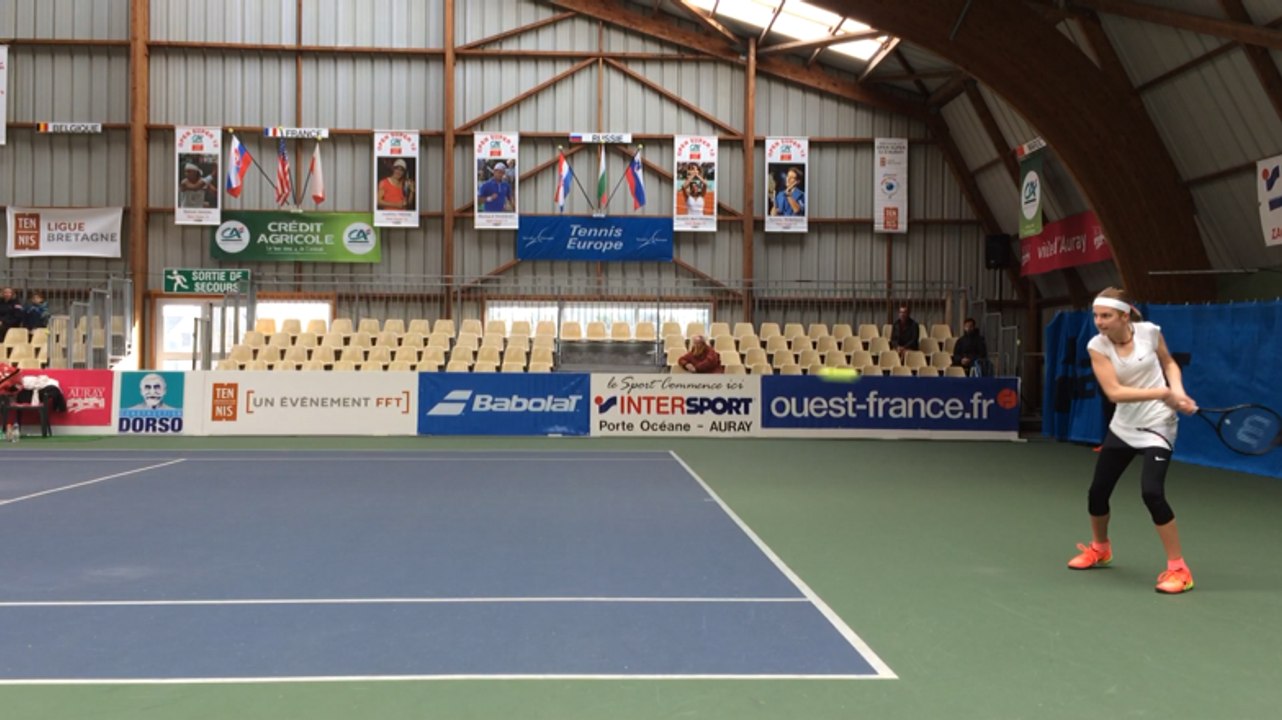 Les championnes en herbe sont à l'Open de tennis super 12