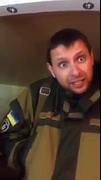 Парасюк з автоматом