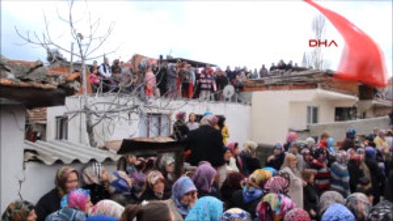 Burhaniyeliler Şehidini Uğurluyor
