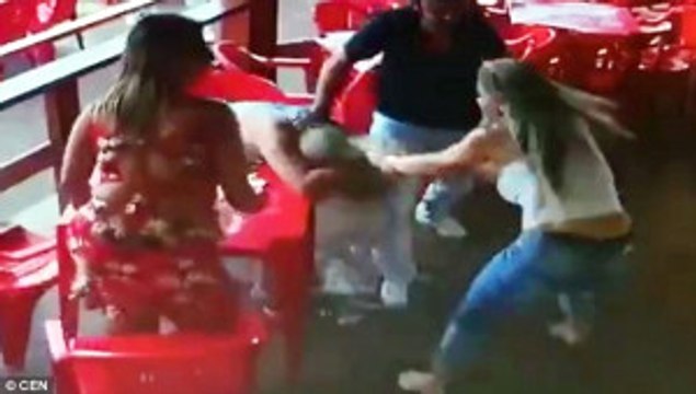 Aldatılan Kadın, Erkek Arkadaşını Metresiyle Birlikte Feci Şekilde Dövdü