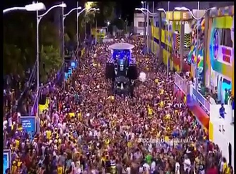 Milhares de foliões gritam FORA TEMER simultaneamente no carnaval de Salvador