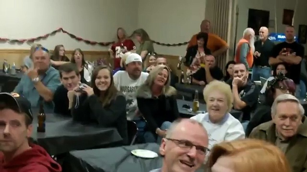Cet homme pleure le jour de son anniversaire quand il a reçu une surprise très spéciale venant de son garçon