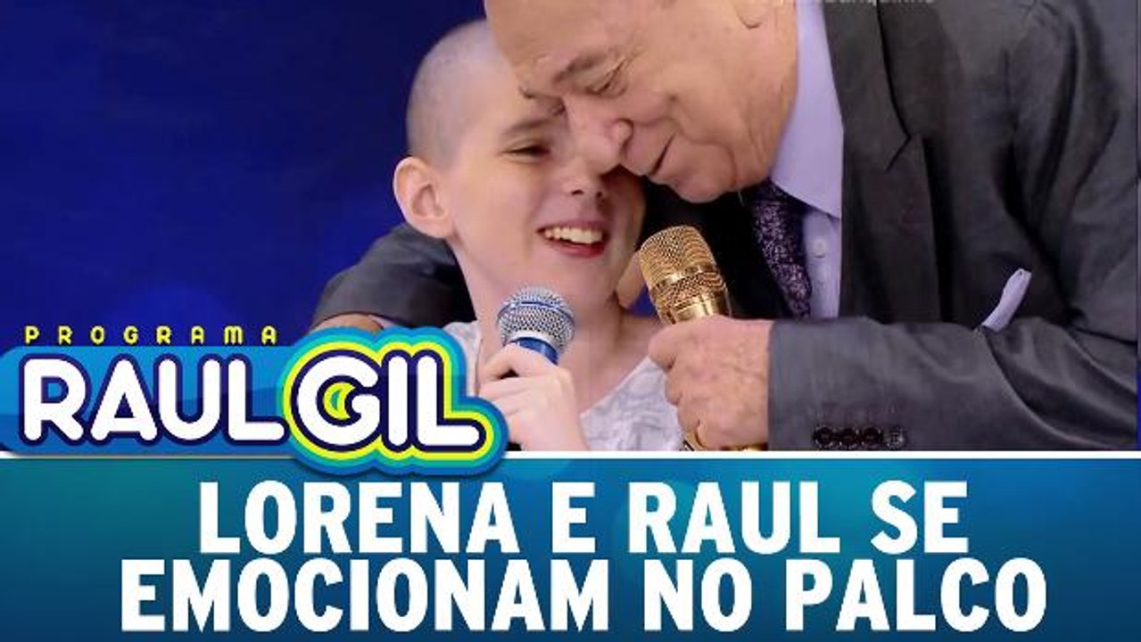 Lorena e Raul se emocionam no palco