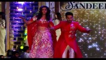 Varun Dhawan & Alia Bhatt's ROCKING Dance Performance On Ramp Walk