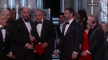 En plein remerciements, l'équipe de La La Land​ apprend que l'Oscar est en fait attribué à Moonlight