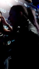 Cuando hasta los de la disco quieren foto con ella