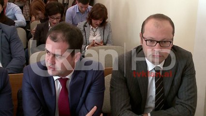 Gjykata Kushtetuese lë në fuqi Vetting -un