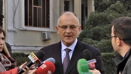 Télécharger la video: Report TV - Vettingu, Rama: E vonuan po s'e penguan, tani të nisë spastrimi